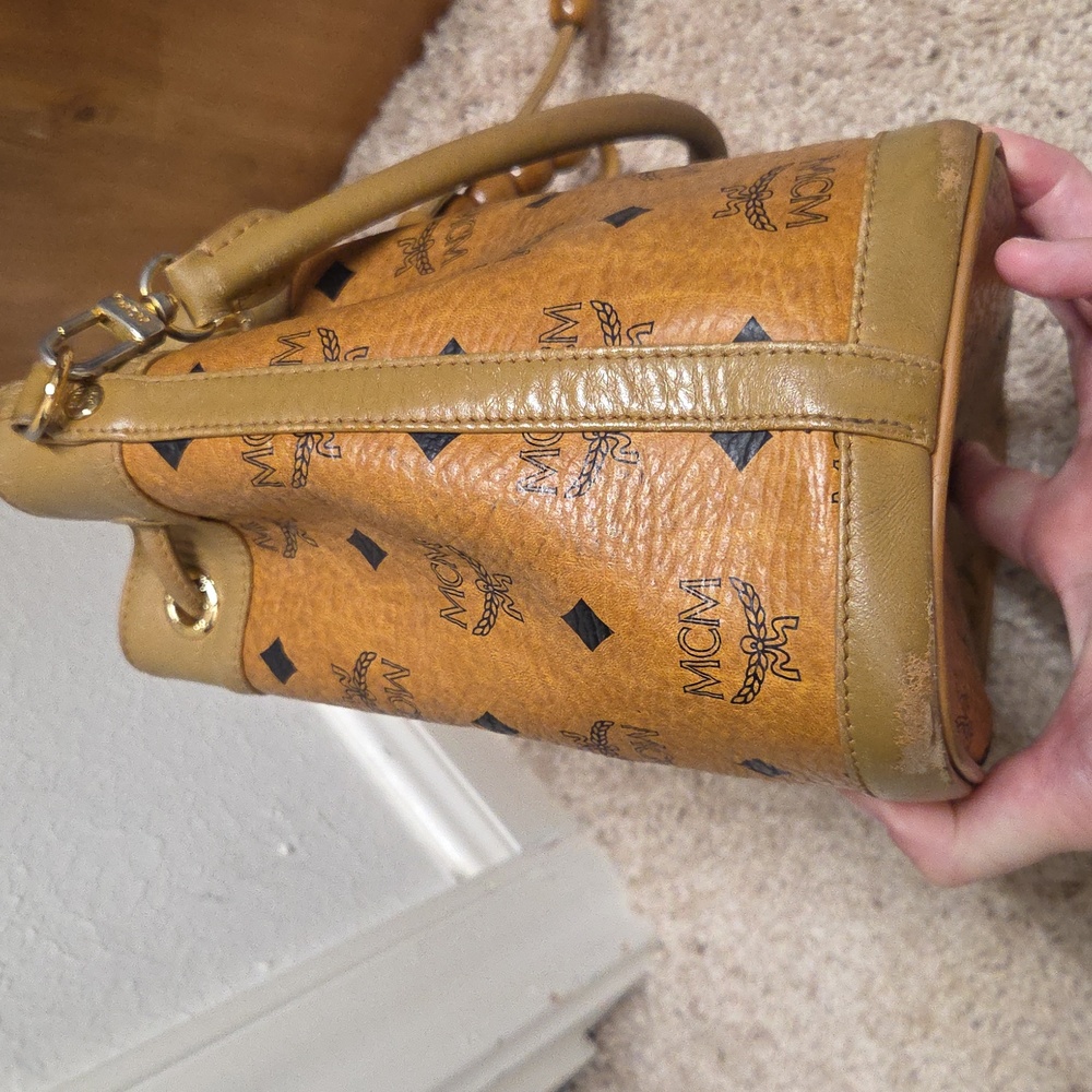 Authentic MCM Visetos Coated Canvas Heritage
Drawstring Bucket Bag Cogna… - Picture 7 of 15